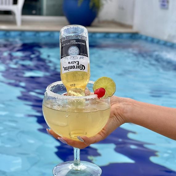 Bar and cocktail bar